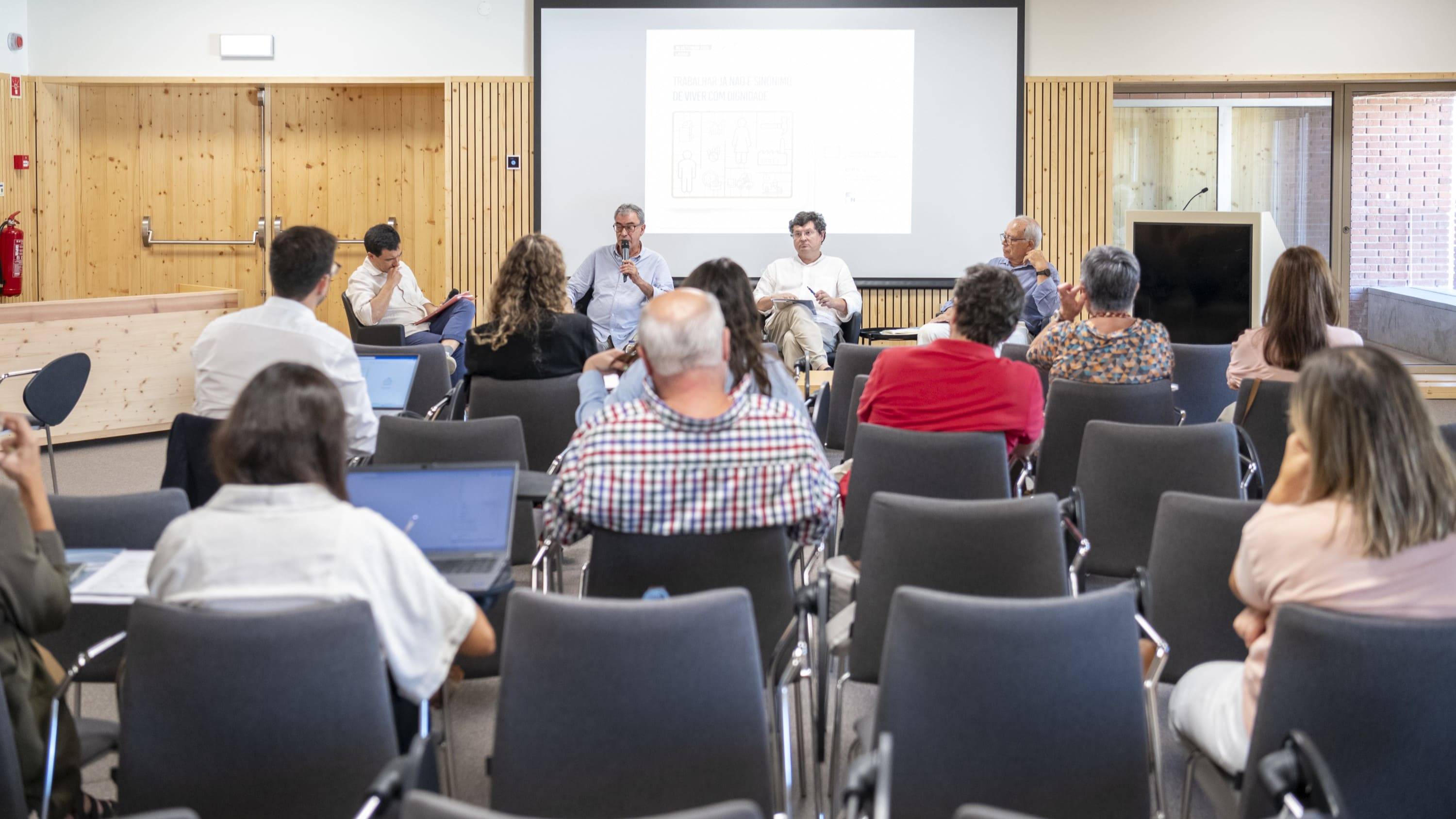 A pobreza à escala local e a delegação de competências na ação social