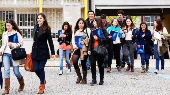 Aluna do 1º DBA dado em conjunto pelo ISCTE-IUL e a universidade chinesa UESTC fala sobre a sua experiência no curso e sobre as relações entre Portugal e a China.