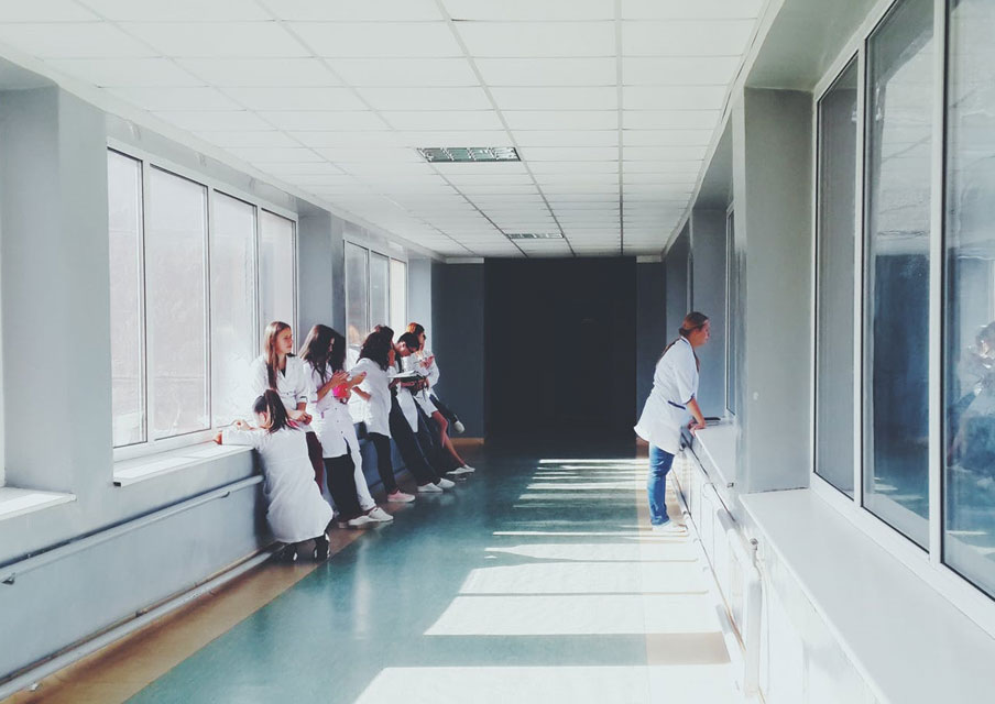 Rethinking stroke rehabilitation spaces: understanding and measuring the impact of the built environment