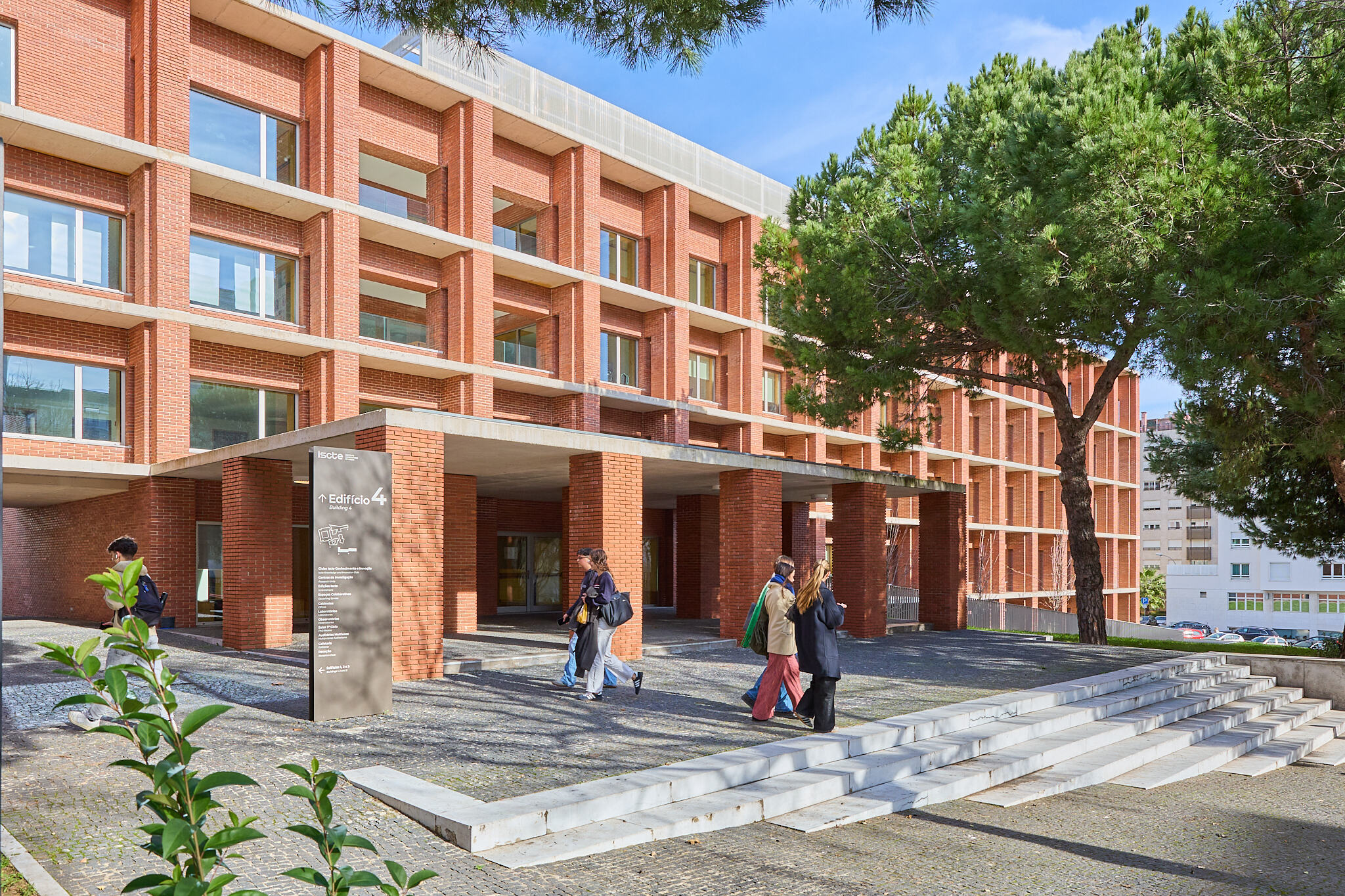 Novas unidades curriculares em competências académicas e científicas para estudantes de doutoramento