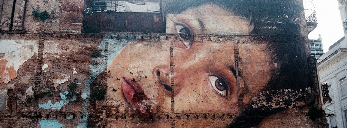 A violência doméstica é crime, uma violação dos direitos humanos, e existe uma rede alargada de suporte às vítimas.