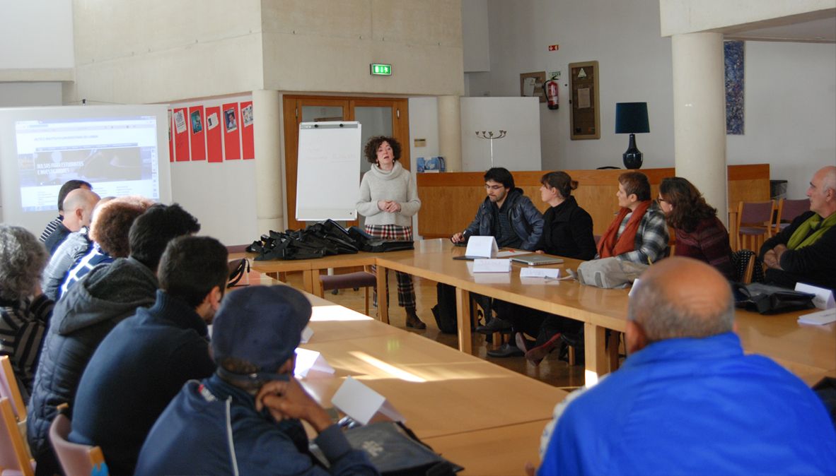 Inauguração do curso com estudantes refugiados, Living in a Different Culture
