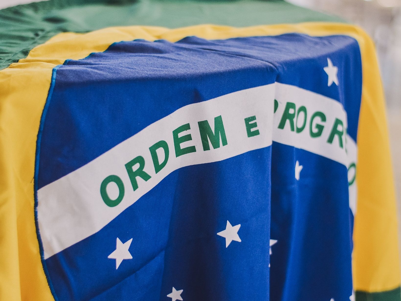 A sobrevivência de ministros de Estado no Brasil: Determinantes individuais, institucionais e contextuais