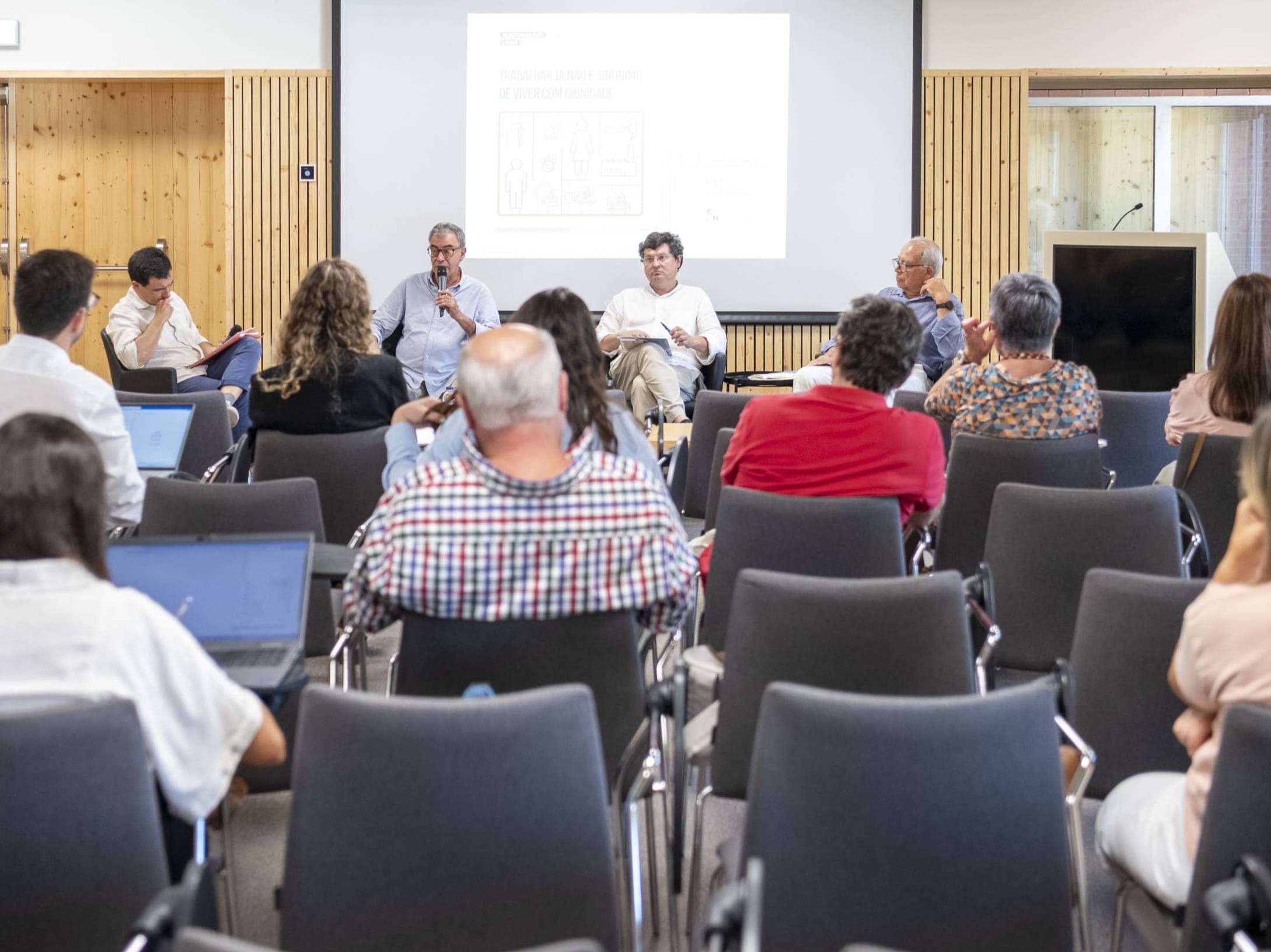 A pobreza à escala local e a delegação de competências na ação social